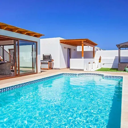 Lilly Villa